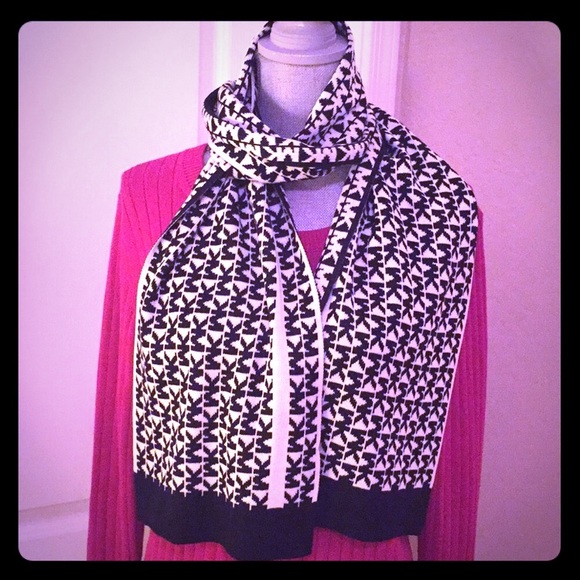 ONLY 1! MICHAEL Michael Kors Logo Scarf - Picture 2 of 8